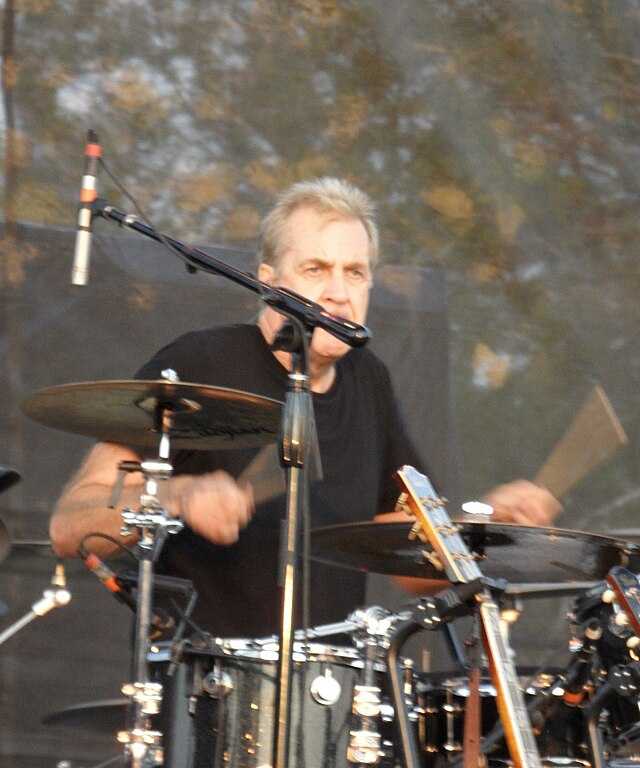 Pete Thomas (drummer) Wikiwand